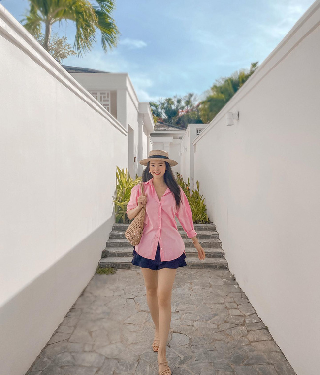 15 outfit đi du lịch của sao Việt: Chị em ghim ngay để mặc đẹp cả chuyến đi-10