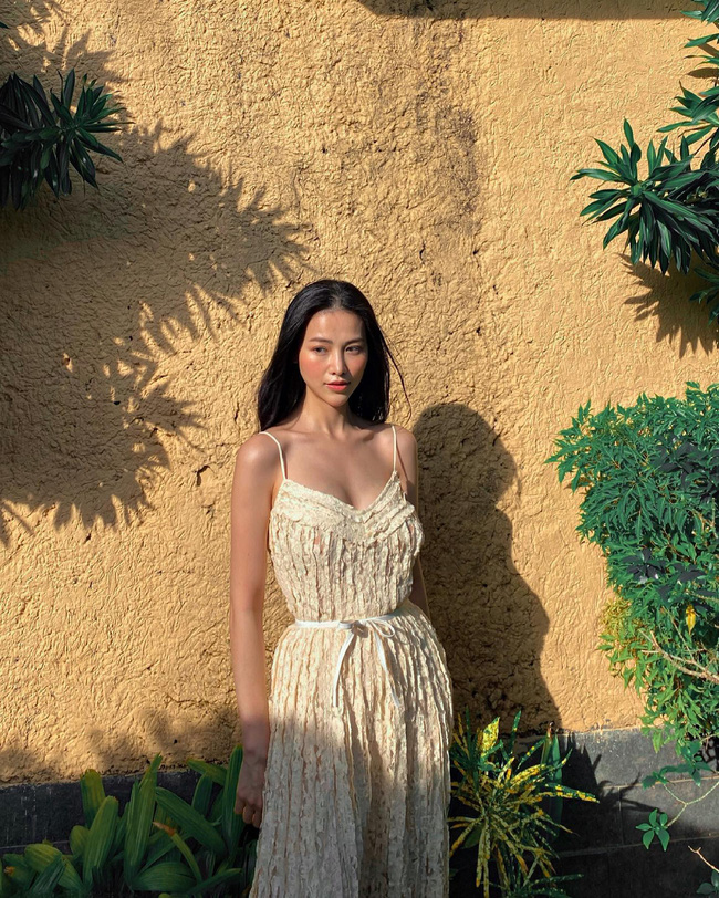 15 outfit đi du lịch của sao Việt: Chị em ghim ngay để mặc đẹp cả chuyến đi-6