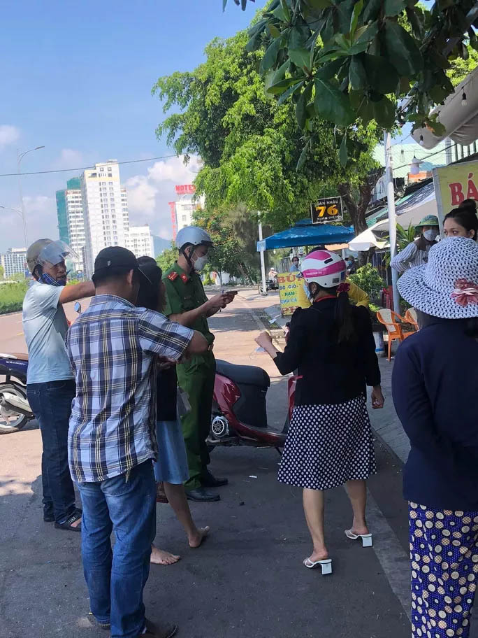 CLIP: Phản ánh quán tính gian 20 lát bánh xèo, thực khách bị đánh chảy máu đầu-2