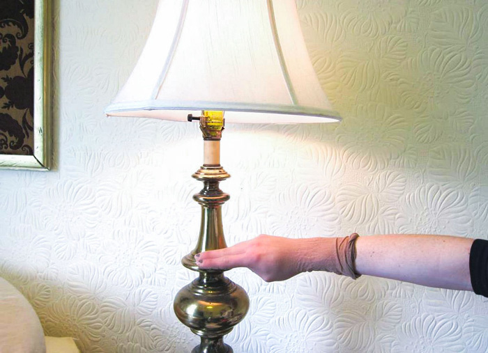 Mẹo loại bỏ bụi ở các góc khó tiếp cận bằng vật dụng có sẵn trong nhà-3