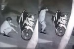 TP.HCM: Nữ MC bị đâm vào bụng, cướp xe máy khi dừng xe ven đường để nghe điện thoại-2