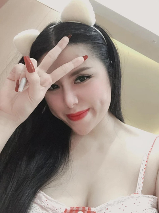 Hot girl chuyên livestream bán nước nho ma túy lộ loạt ảnh nhập kho khác hẳn trên Facebook-5