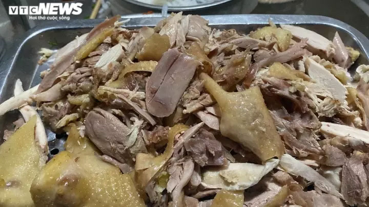 Quán phở kỳ lạ ở Hà Nội: Chỉ đông khách lúc nửa đêm, bán vài trăm bát một ngày-4