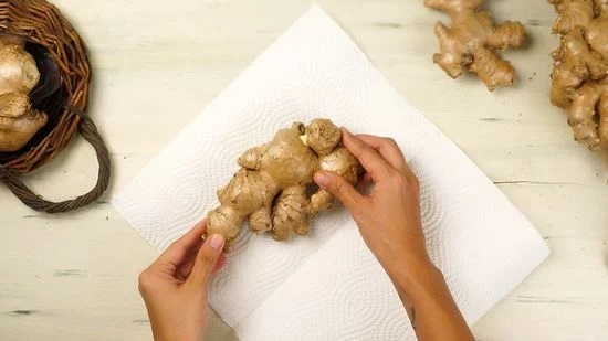 Bảo quản gừng bằng tủ lạnh là sai: Thả thứ này vào gừng, để cả năm vẫn không bị hỏng-1