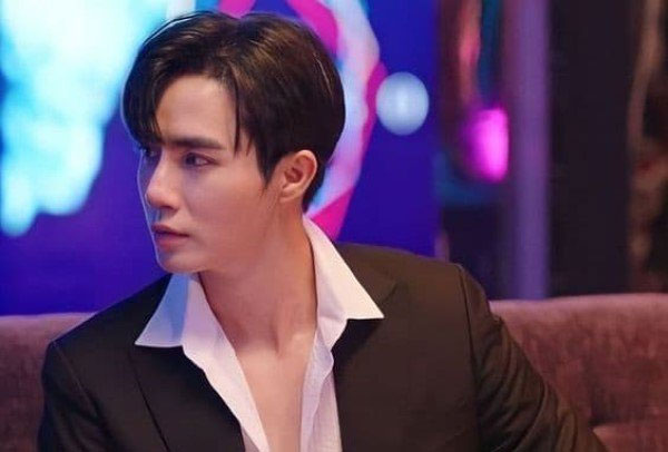 Hạnh phúc có chồng bác sĩ đẹp giàu, tân hôn anh thủ thỉ 1 câu, tôi liền tông cửa chạy-1