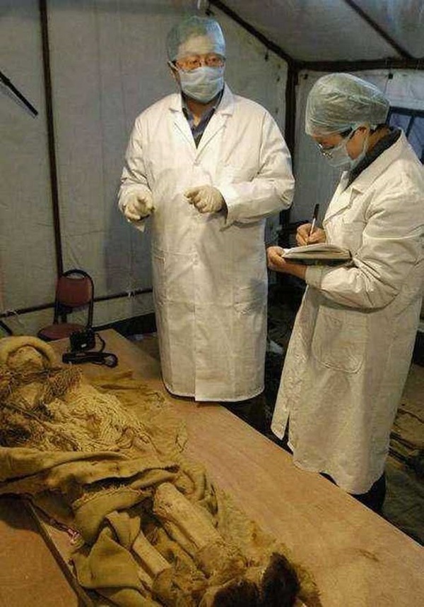 Phát hiện xác ướp 4000 năm tuổi bị chôn vùi tại Trung Quốc, chuyên gia giám định ADN tiết lộ danh tính thật sự gây ngỡ ngàng-3
