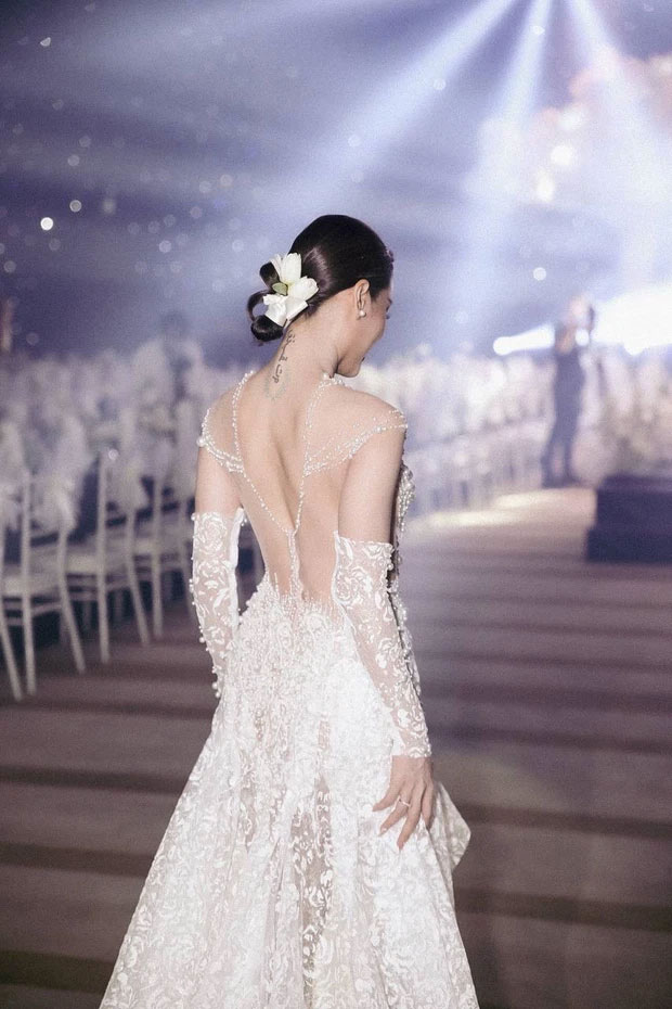 Netizen nổ ra tranh cãi trái chiều bộ váy cưới của Phương Trinh Jolie, nguyên do vì điều này?-2