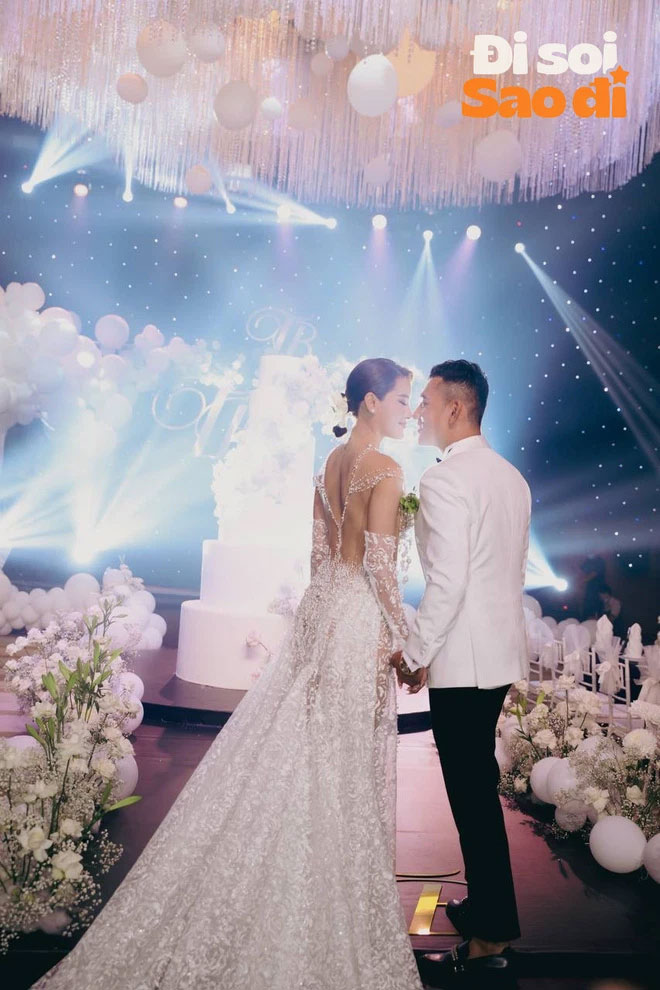 Netizen nổ ra tranh cãi trái chiều bộ váy cưới của Phương Trinh Jolie, nguyên do vì điều này?-4