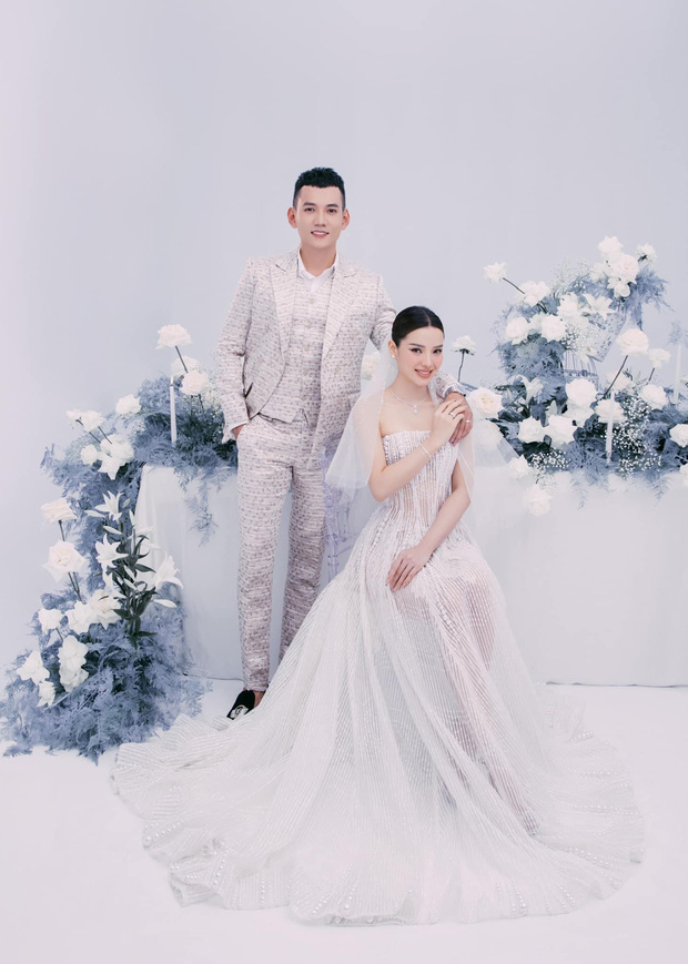 Netizen nổ ra tranh cãi trái chiều bộ váy cưới của Phương Trinh Jolie, nguyên do vì điều này?-12