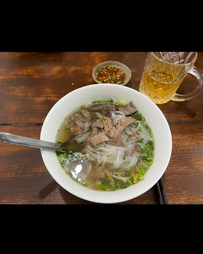 Bắt gặp Bi Rain và Kim Tae Hee bí mật hẹn hò ở nhà hàng Việt Nam: Chồng nhờ vợ quay clip rồi phán 1 câu gây sốt về món Việt-9