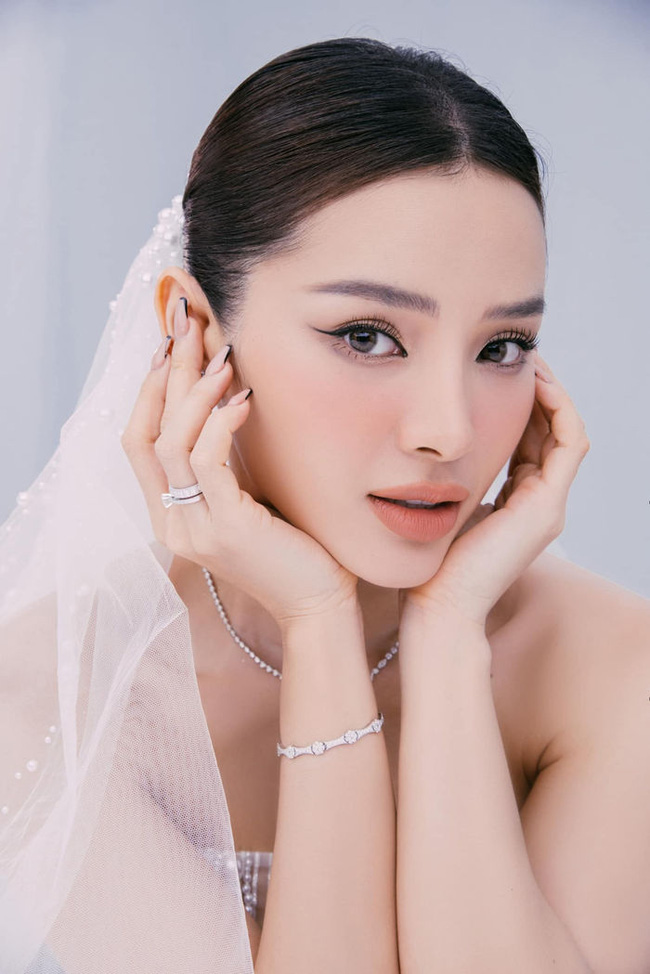 Phương Trinh Jolie đón dâu bằng G63, sính lễ 100 cây vàng, công khai từng là mẹ đơn thân trong hôn lễ: Phụ nữ đừng bao giờ tự cho rằng mình có vết mà hạ giá bản thân-2
