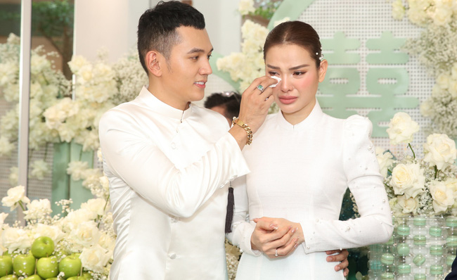 Phương Trinh Jolie đón dâu bằng G63, sính lễ 100 cây vàng, công khai từng là mẹ đơn thân trong hôn lễ: Phụ nữ đừng bao giờ tự cho rằng mình có vết mà hạ giá bản thân-3