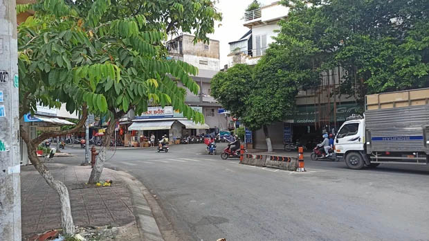 TP.HCM: Người đàn ông tử vong trên vỉa hè, nghi bị sát hại-2