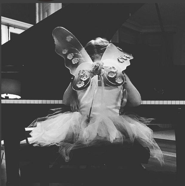 Công chúa út nhà David Beckham: Học trường quý tộc đắt đỏ, sinh ra đã ngậm thìa vàng thứ thiệt-6