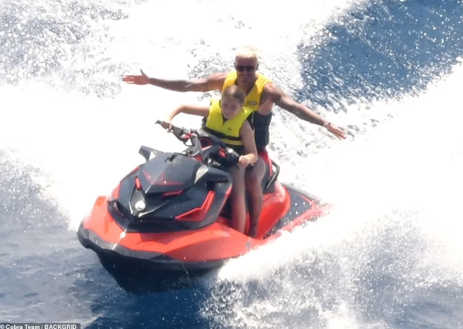 Công chúa út nhà David Beckham: Học trường quý tộc đắt đỏ, sinh ra đã ngậm thìa vàng thứ thiệt-15