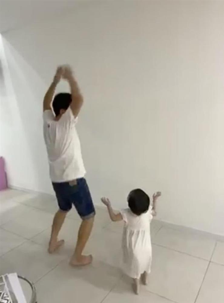 Trường Giang U40: Xóa sạch mác đào hoa, lăng nhăng, là ông bố yêu vợ thương con hết mực-10