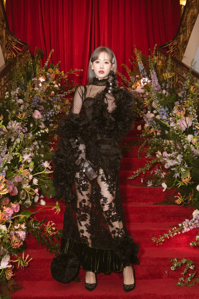 Cuộc chiến thời trang mà Hari Won thua ngay từ giây phút lên đồ, gồng thế nào cũng không thẳng nổi Mai Davika-1