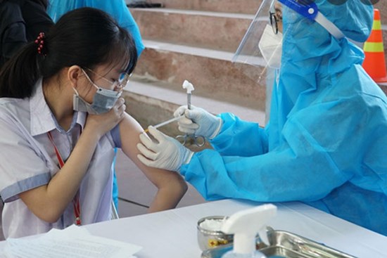 Hà Nội phát hiện 937 ca COVID-19 mới, gần 113.000 trẻ từ 5-11 tuổi đã tiêm vaccine