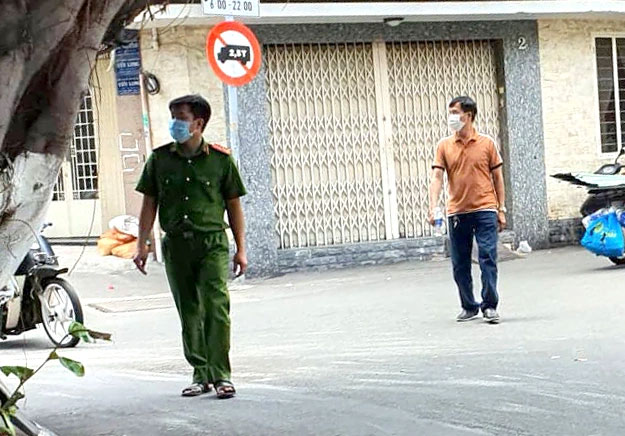 Vụ người đàn ông chết ở TP.HCM: Nạn nhân gãy lìa chân, vỡ xương sọ-1