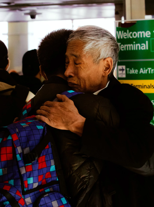 Cặp vợ chồng gốc Á thực hiện giấc mơ Mỹ: Chỉ ăn cơm với trứng mỗi ngày, chắt chiu cho con cháu rồi gặp cơn ác mộng hối hận cả đời-7