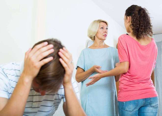 Mẹ vợ ốm vẫn một mực đòi ở nhà con rể, 3 năm sau mua nhà bà đã làm một việc khiến tôi vô cùng khó xử-1