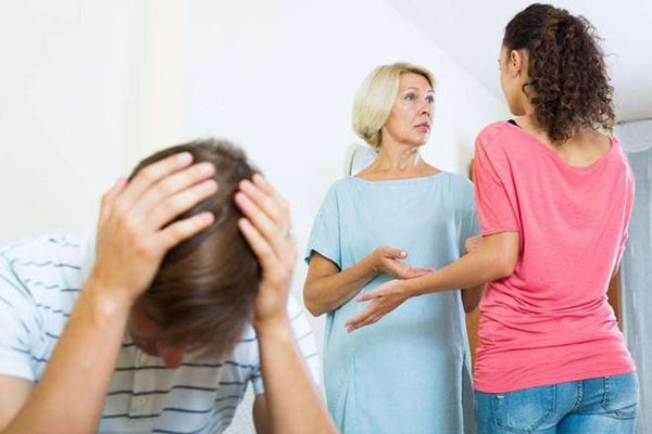 Thấy tôi vừa làm việc vừa lén lau nước mắt, sếp lại gần, nói một câu mà tôi ngơ ngác không dám tin-1