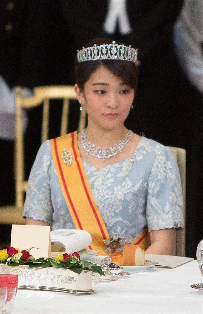 Cặp chị em Công chúa Nhật trái ngược: Cùng sinh ra trong hoàng tộc, đều xinh đẹp và tài giỏi nhưng cuộc đời sao quá khác nhau-8