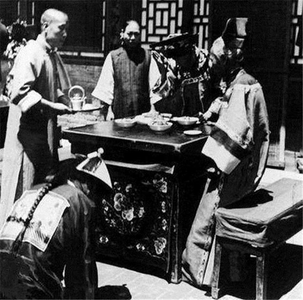 Bộ ảnh hiếm về hôn lễ quý tộc Trung Quốc thời nhà Thanh xưa, những gì khắc họa trong phim ảnh liệu có lừa dối?-8