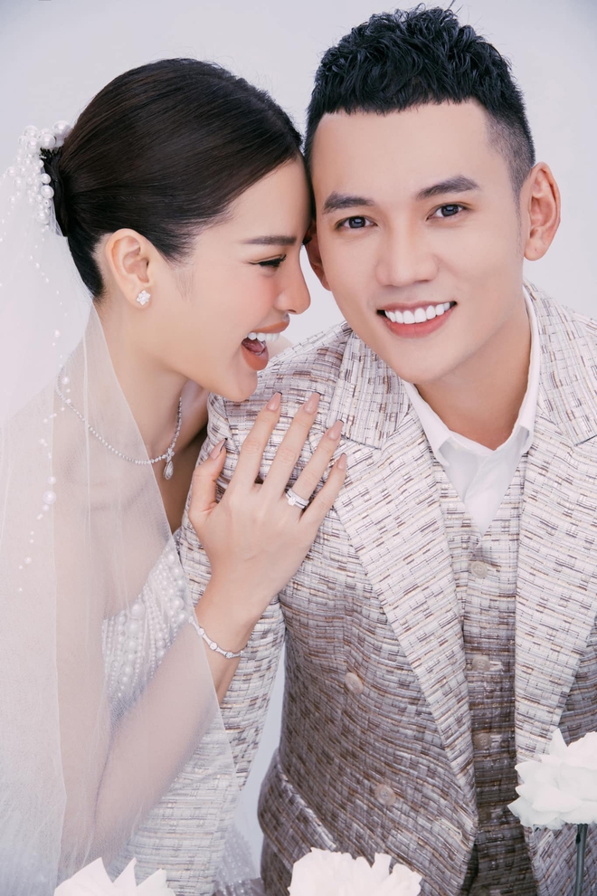 Sính lễ 88 cây vàng và 2 tỷ kim cương, đám cưới tốn cả con Mẹc: Vợ chồng Phương Trinh Jolie giàu cỡ nào?-5