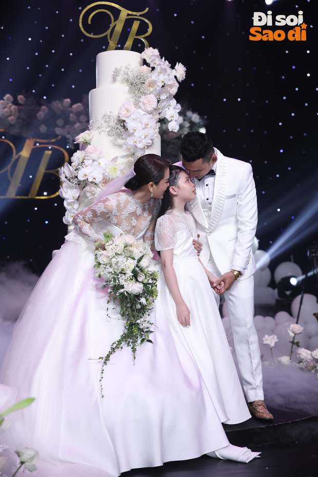 Sính lễ 88 cây vàng và 2 tỷ kim cương, đám cưới tốn cả con Mẹc: Vợ chồng Phương Trinh Jolie giàu cỡ nào?-24