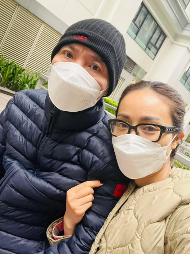 Ngủ dậy thì thấy hành động này của chồng, bà xã kém 15 tuổi của Công Lý rơi nước mắt vì quá xúc động-3