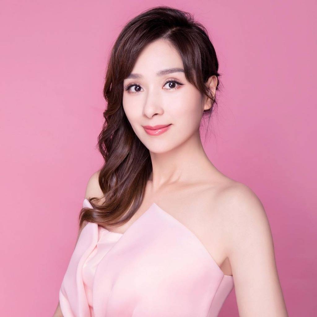 Cuộc sống của Hoa hậu đầu tiên bị đánh ghen công khai: Danh tiếng nàng ngọc nữ vỡ tan sau cái tát trời giáng-4