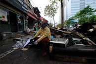 Hiện trường tan hoang sau vụ cháy 10 ngôi nhà ở Hà Nội: Người dân thất thần khi tài sản bỗng chốc thành đống tàn tro