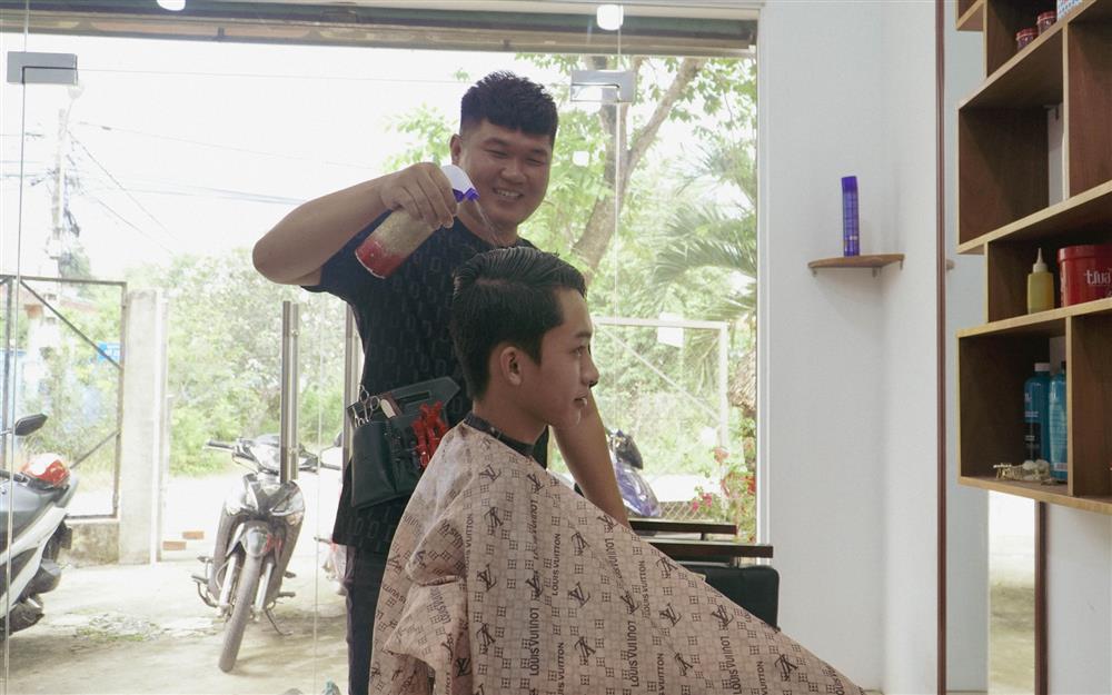 Dịch vụ lạ vừa xuất hiện ở TP.HCM: Hớt tóc bằng lửa, thử thách thực sự cho các bạn trẻ yêu thích cảm giác mạnh-5