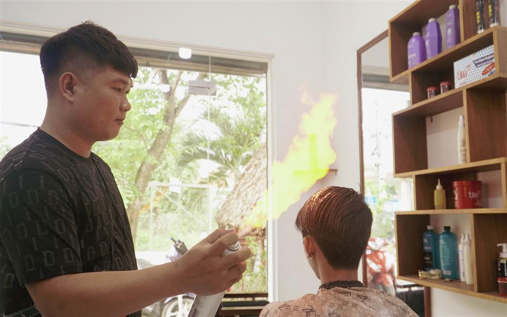 Dịch vụ lạ vừa xuất hiện ở TP.HCM: Hớt tóc bằng lửa, thử thách thực sự cho các bạn trẻ yêu thích cảm giác mạnh-7