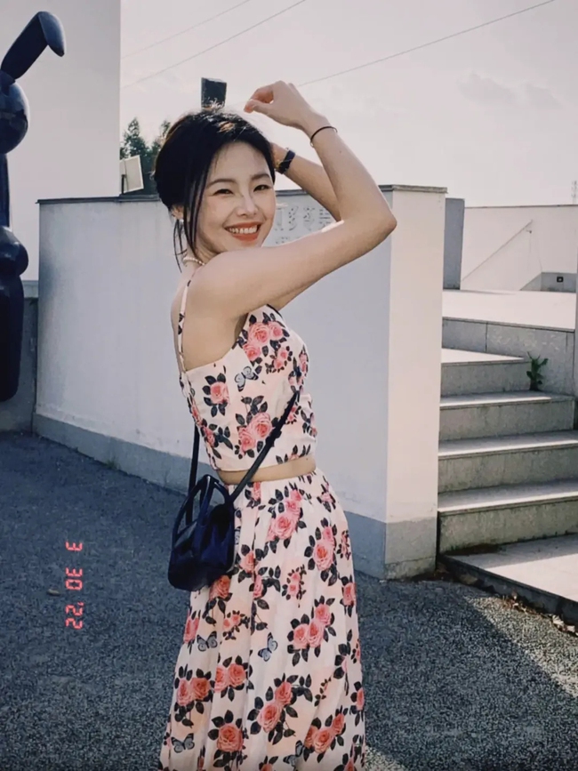 Street style Châu Á: Hội chị em diện áo phông đơn giản mà vẫn đẹp mê, nhìn mà muốn copy ngay-10