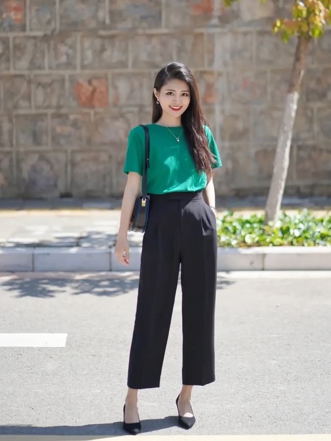 Street style Châu Á: Hội chị em diện áo phông đơn giản mà vẫn đẹp mê, nhìn mà muốn copy ngay-11