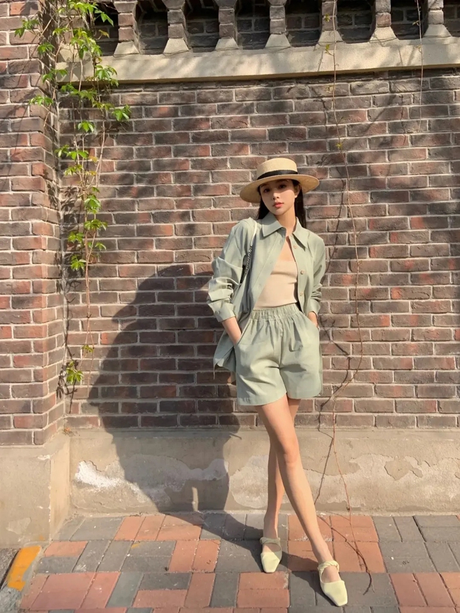 Street style Châu Á: Hội chị em diện áo phông đơn giản mà vẫn đẹp mê, nhìn mà muốn copy ngay-2