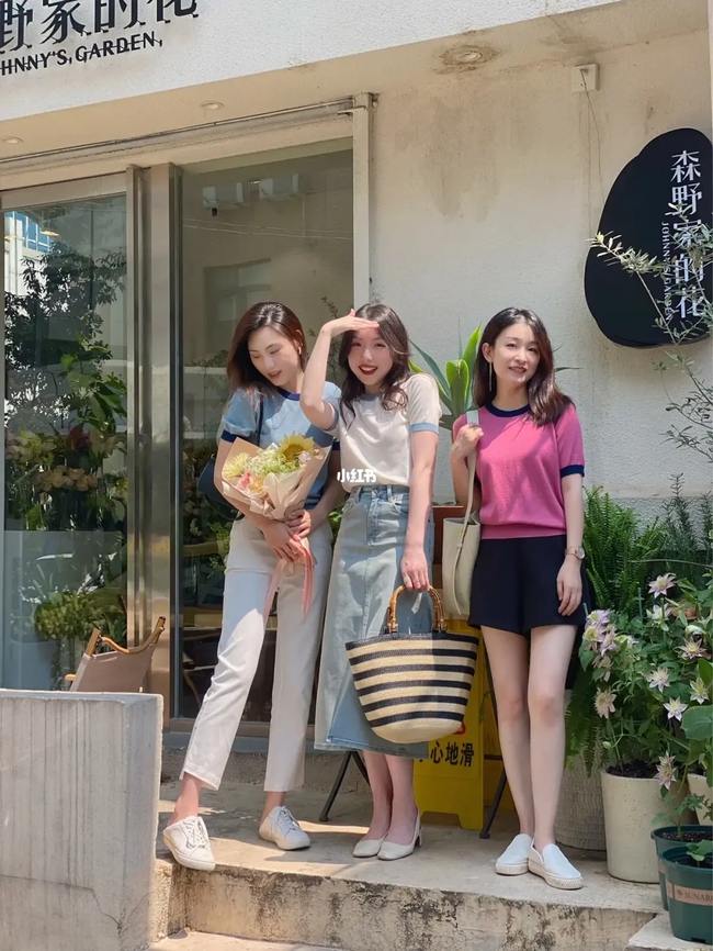 Street style Châu Á: Hội chị em diện áo phông đơn giản mà vẫn đẹp mê, nhìn mà muốn copy ngay-6