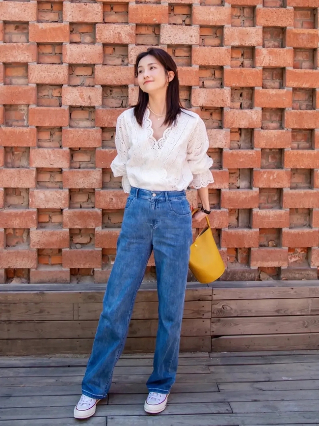 Street style Châu Á: Hội chị em diện áo phông đơn giản mà vẫn đẹp mê, nhìn mà muốn copy ngay-8