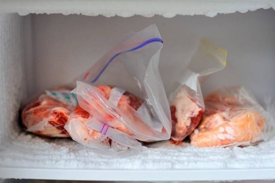Có nên tái đông thịt sau khi bỏ ra khỏi tủ trữ đông hay không?