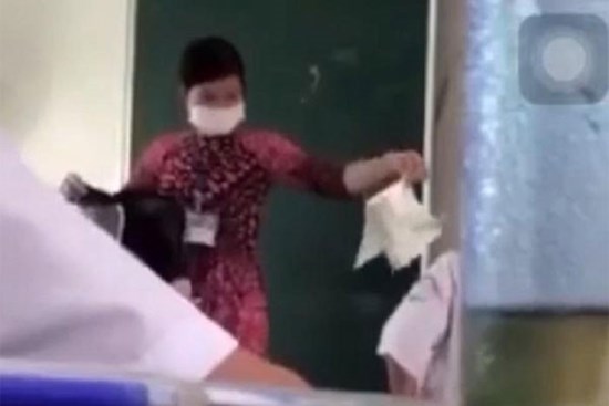 Kỷ luật 2 giáo viên tát học sinh, thả sách vở xuống đất
