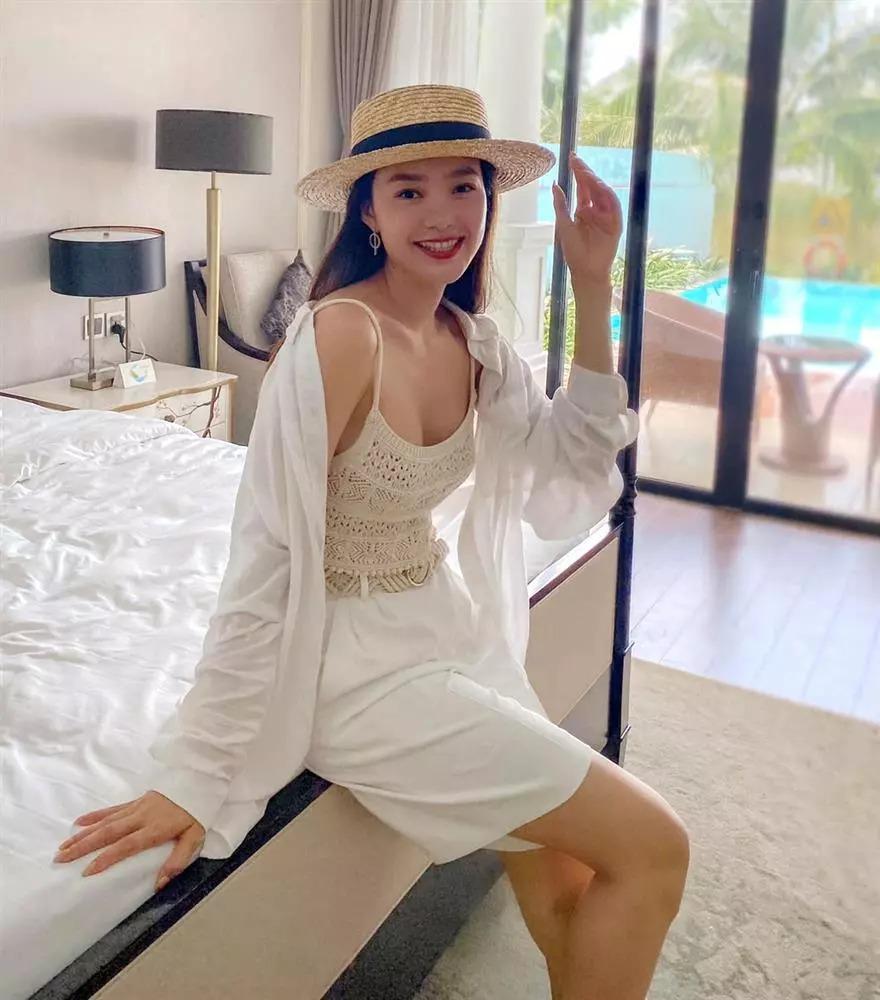 Học Minh Hằng, Lan Khuê mặc quần short vải ngắm mãi không chán-7