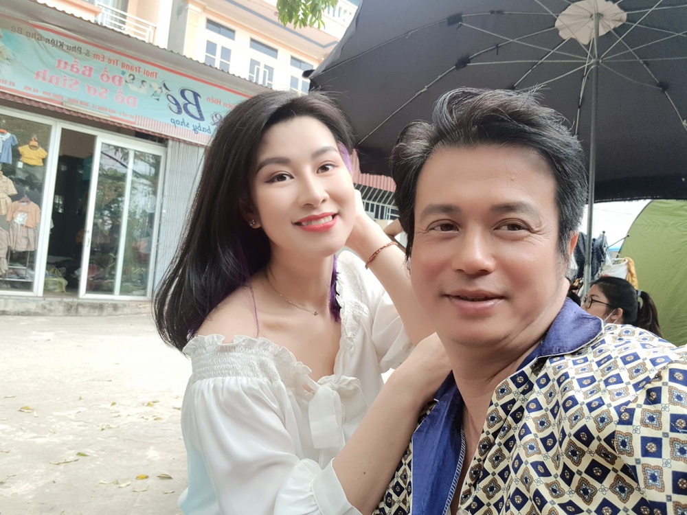 Đời thực của diễn viên Bá Anh - nam chính trong Những ngọn nến trong đêm sau 20 năm-12