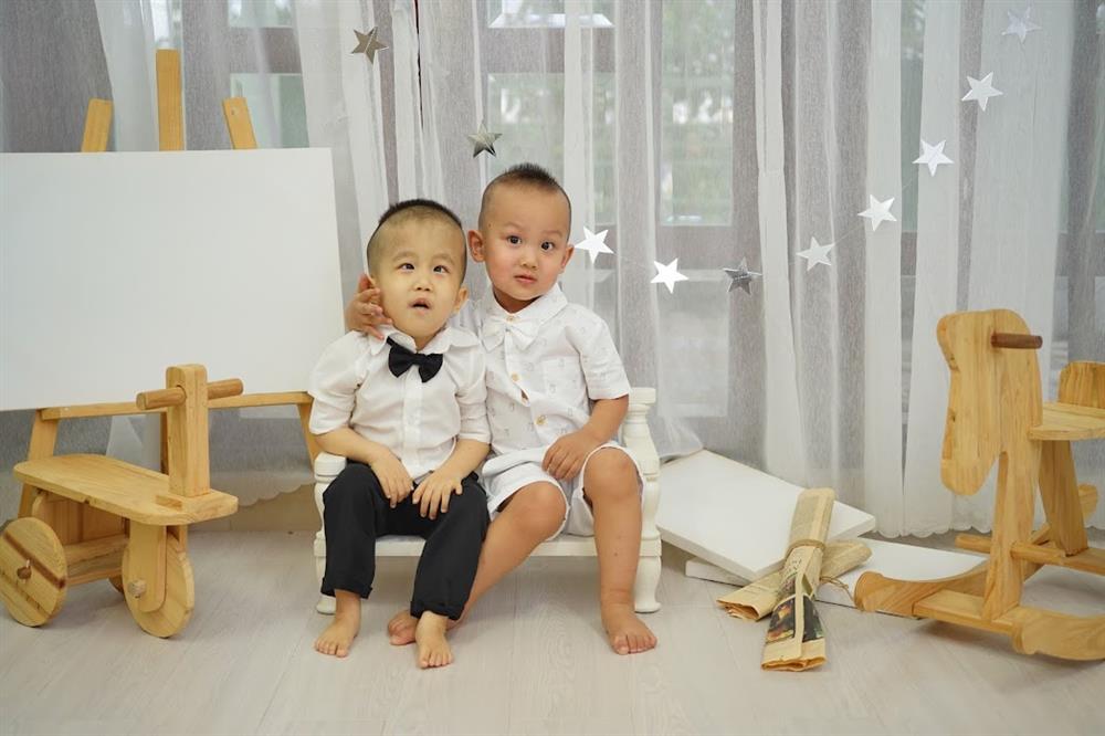 Phát hiện thai nhi bất thường ở tuần 25, mẹ sống chết giữ lại, cậu bé 4,5 tuổi hiện tại dị tật não nhưng hiểu chuyện, tình cảm, ấm áp vô cùng-1