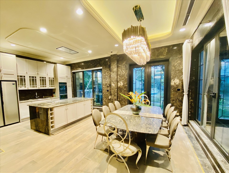 Biệt thự ven hồ xa hoa gần 60 tỷ của diễn viên Lã Thanh Huyền-6