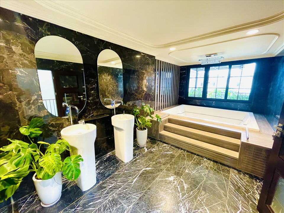 Biệt thự ven hồ xa hoa gần 60 tỷ của diễn viên Lã Thanh Huyền-11