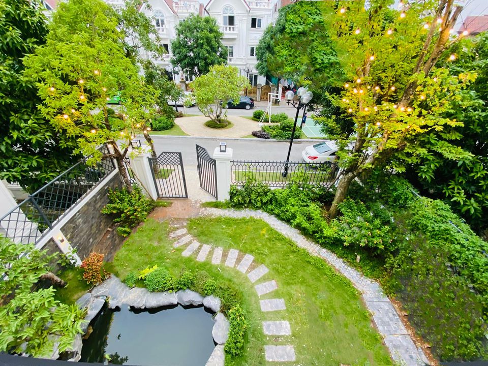 Biệt thự ven hồ xa hoa gần 60 tỷ của diễn viên Lã Thanh Huyền-13