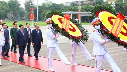 Lãnh đạo Đảng, Nhà nước và Thành phố Hà Nội vào Lăng viếng Chủ tịch Hồ Chí Minh