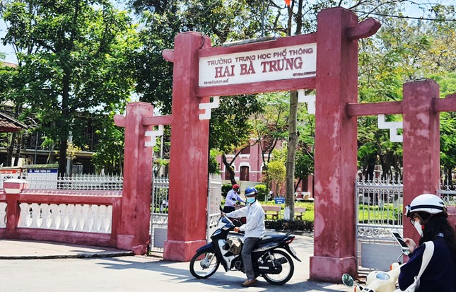 Cuối năm học, học sinh vẫn ngập trong các khoản thu từ trên trời-1